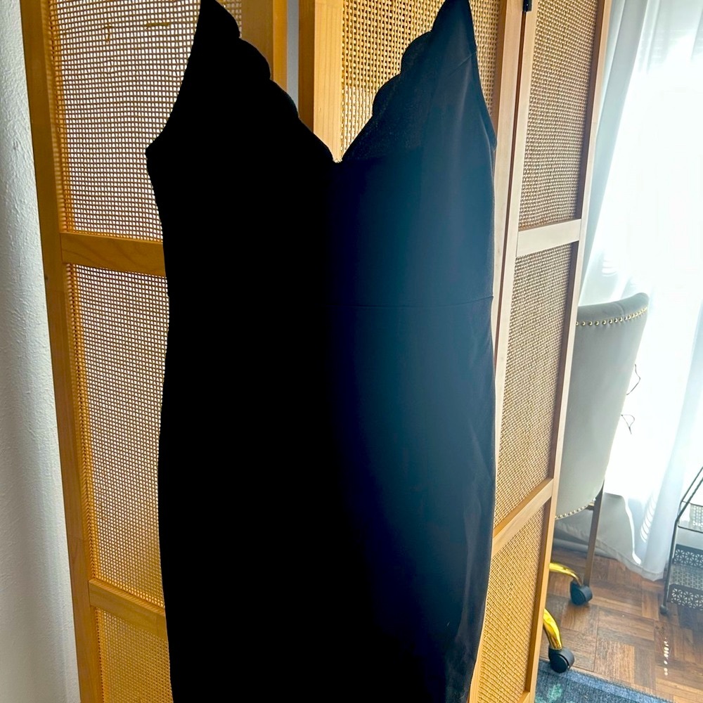 Socialite Black Scalloped Hem Dress